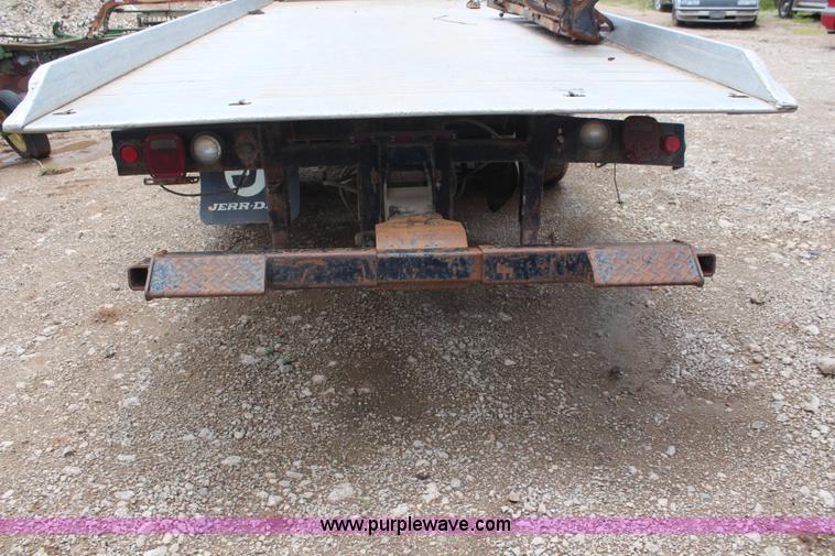 image for item BO9375 1994 Ford F700 rollback truck