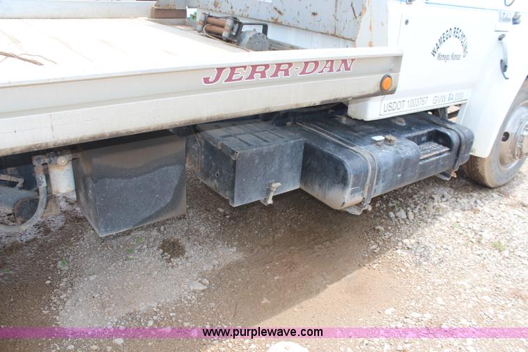 image for item BO9375 1994 Ford F700 rollback truck