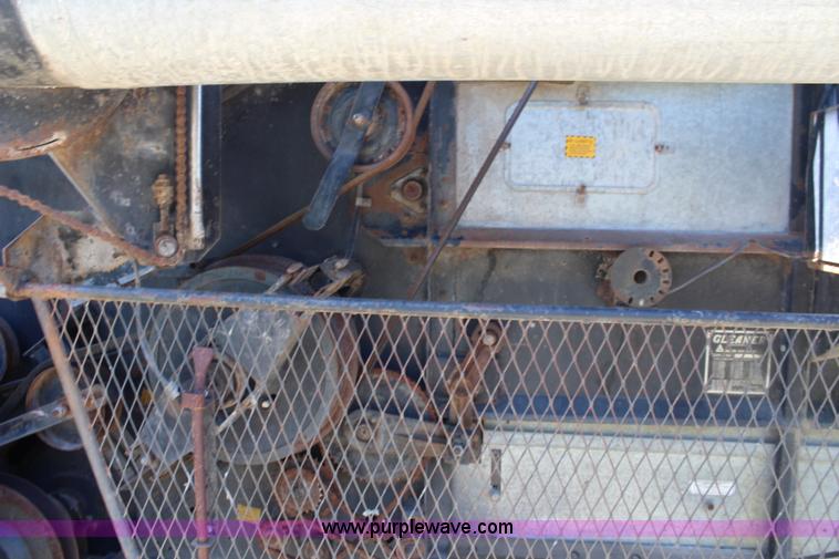 image for item BO9389 Gleaner M combine