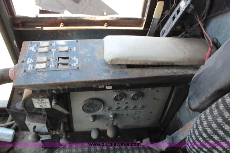 image for item BO9389 Gleaner M combine