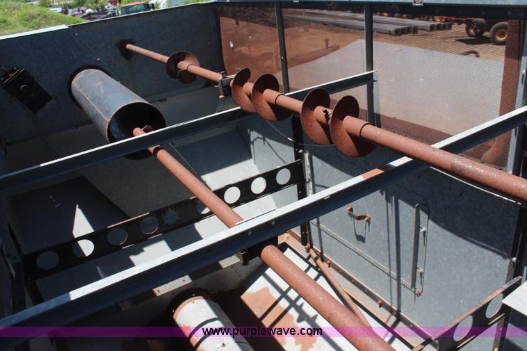 image for item BO9389 Gleaner M combine