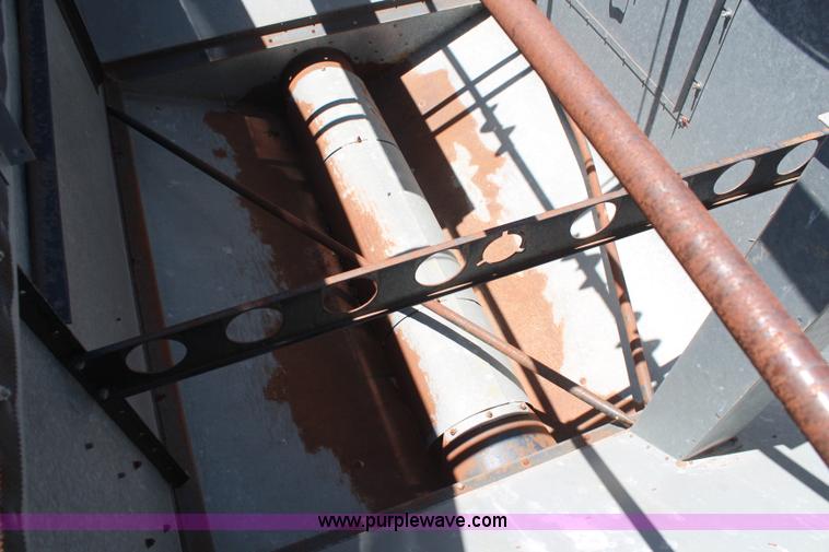 image for item BO9389 Gleaner M combine