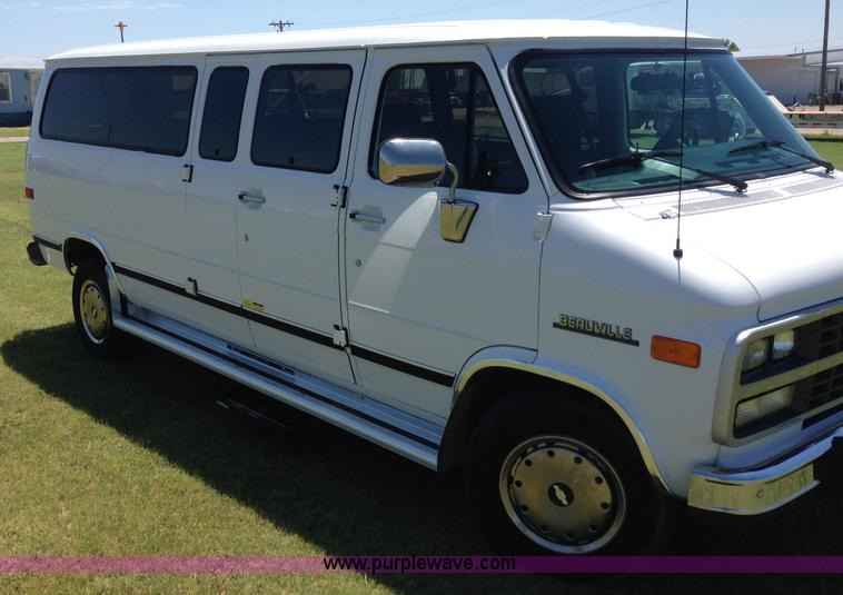 image for item D1652 1995 Chevrolet G30 Extended Beauville van