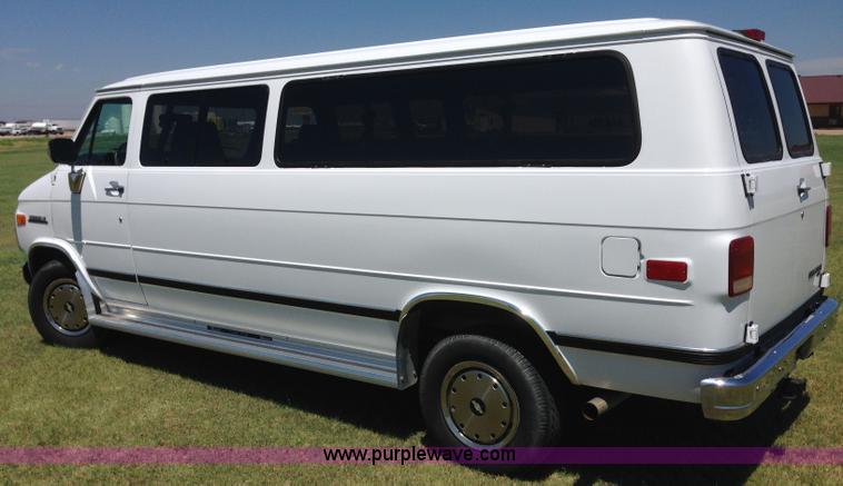 image for item D1652 1995 Chevrolet G30 Extended Beauville van