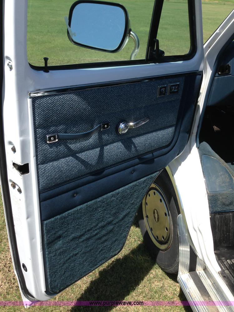 image for item D1652 1995 Chevrolet G30 Extended Beauville van