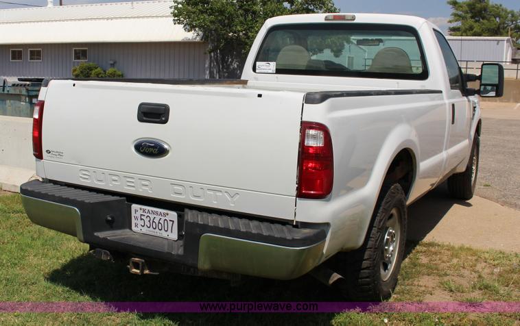 image for item F7916 2009 Ford F250 XL pickup truck
