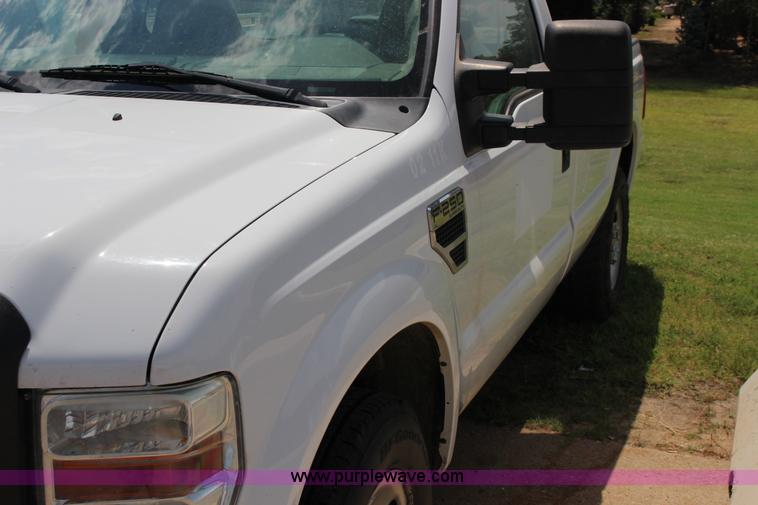 image for item F7916 2009 Ford F250 XL pickup truck
