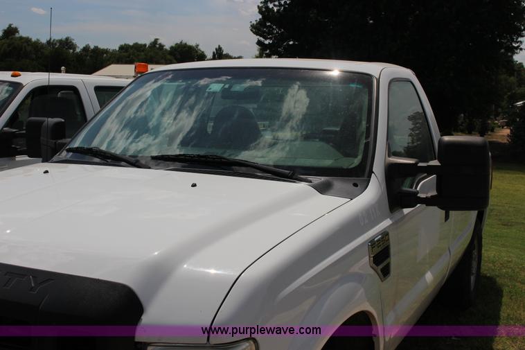 image for item F7916 2009 Ford F250 XL pickup truck