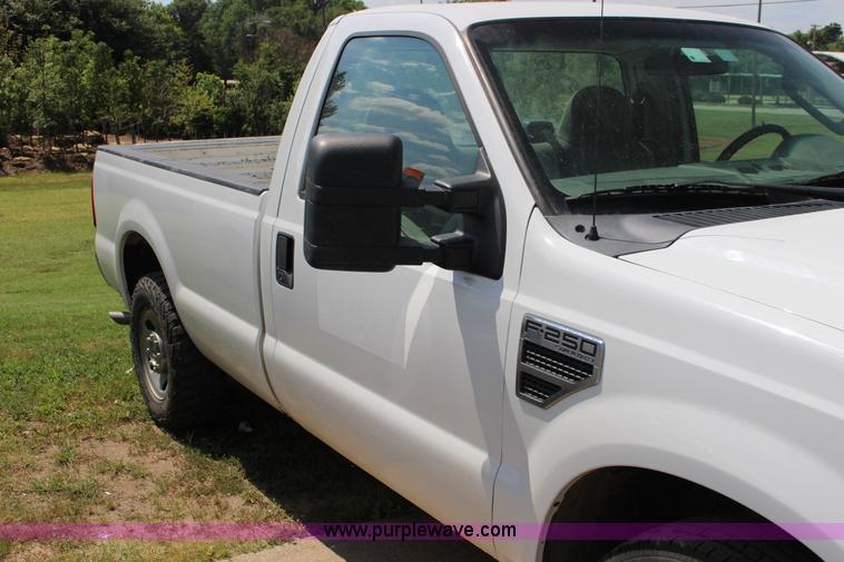image for item F7916 2009 Ford F250 XL pickup truck