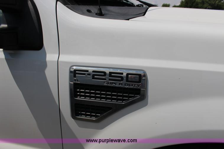 image for item F7916 2009 Ford F250 XL pickup truck