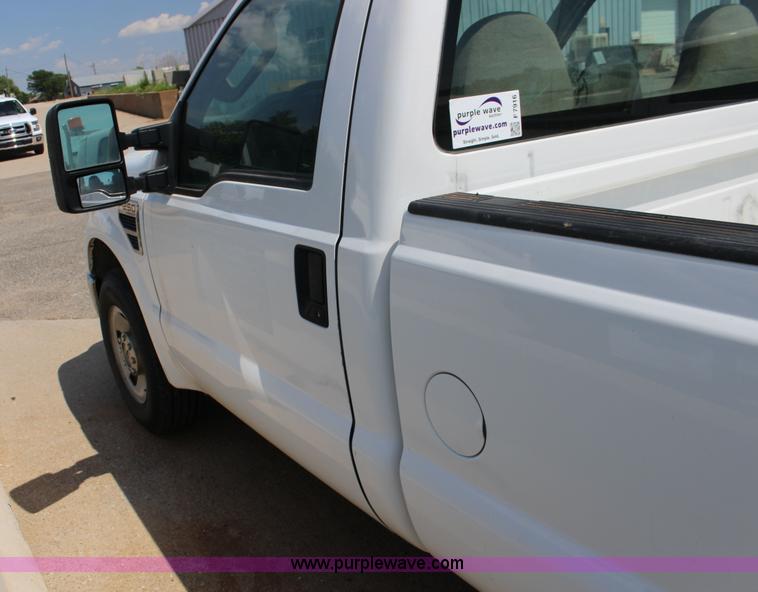 image for item F7916 2009 Ford F250 XL pickup truck