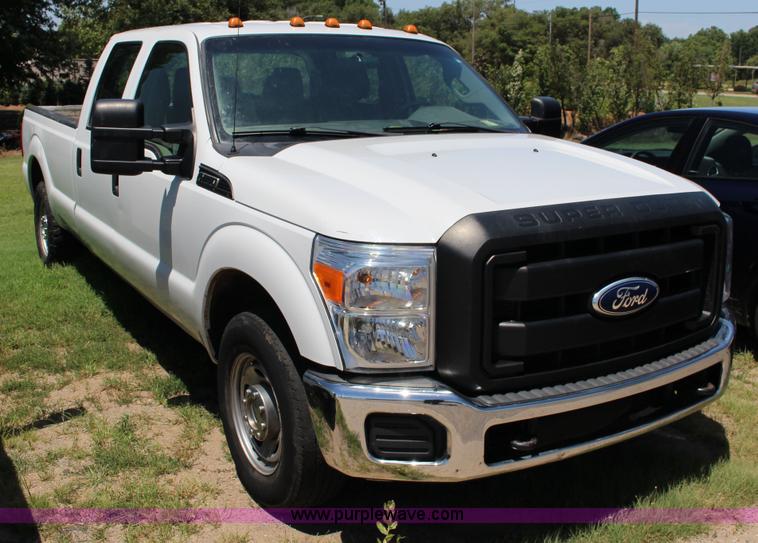 image for item F7992 2011 Ford F250 Super Duty Crew Cab pickup truck