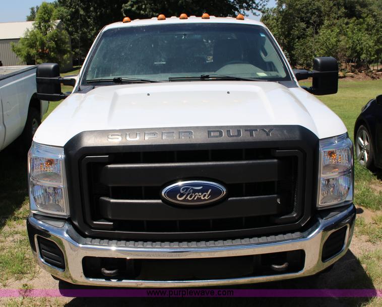 image for item F7992 2011 Ford F250 Super Duty Crew Cab pickup truck