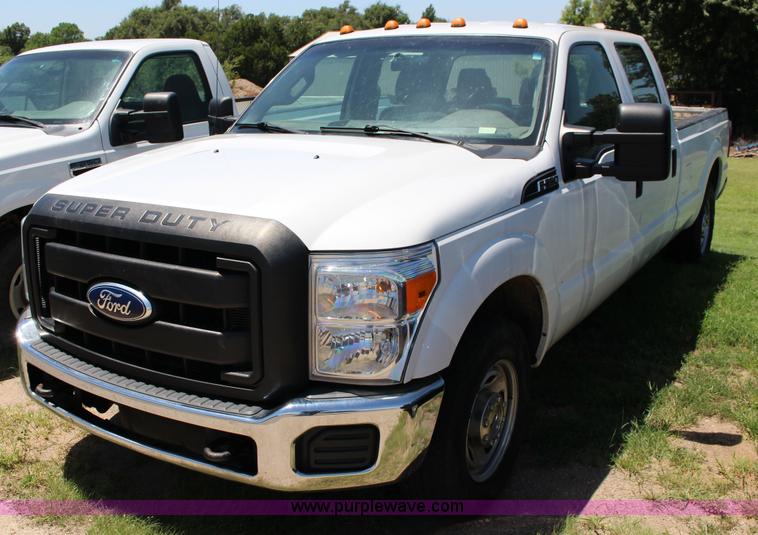 image for item F7992 2011 Ford F250 Super Duty Crew Cab pickup truck