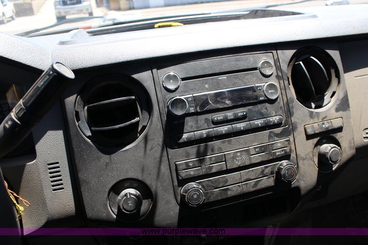 image for item F7992 2011 Ford F250 Super Duty Crew Cab pickup truck