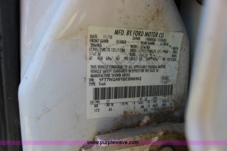 image for item F7992 2011 Ford F250 Super Duty Crew Cab pickup truck