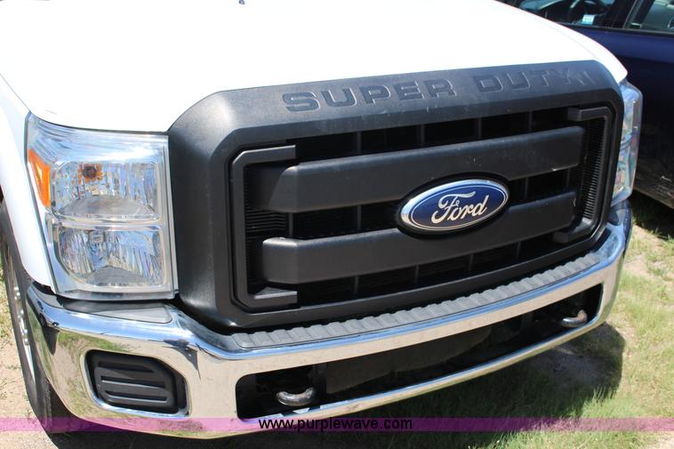 image for item F7992 2011 Ford F250 Super Duty Crew Cab pickup truck
