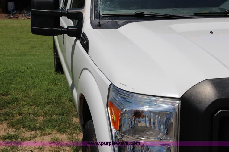 image for item F7992 2011 Ford F250 Super Duty Crew Cab pickup truck