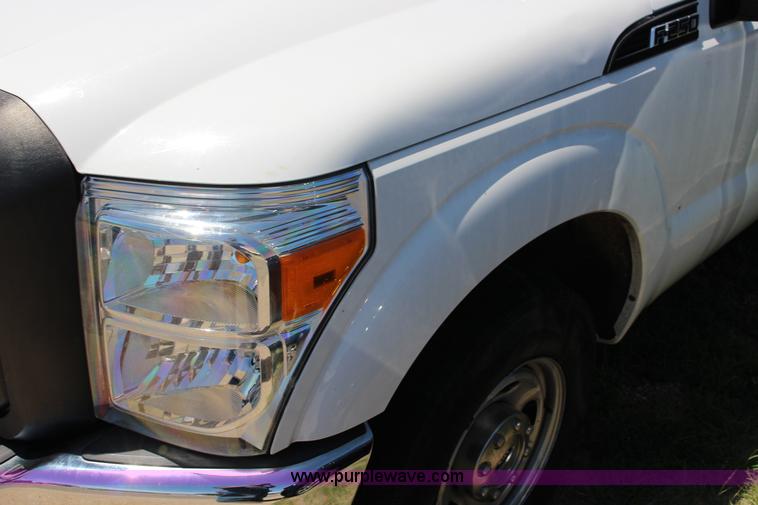 image for item F7992 2011 Ford F250 Super Duty Crew Cab pickup truck