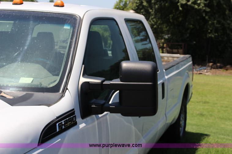 image for item F7992 2011 Ford F250 Super Duty Crew Cab pickup truck