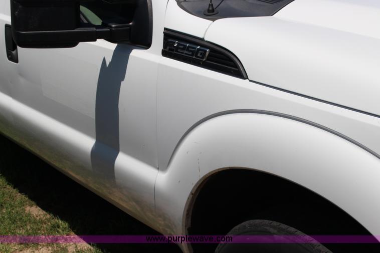 image for item F7992 2011 Ford F250 Super Duty Crew Cab pickup truck