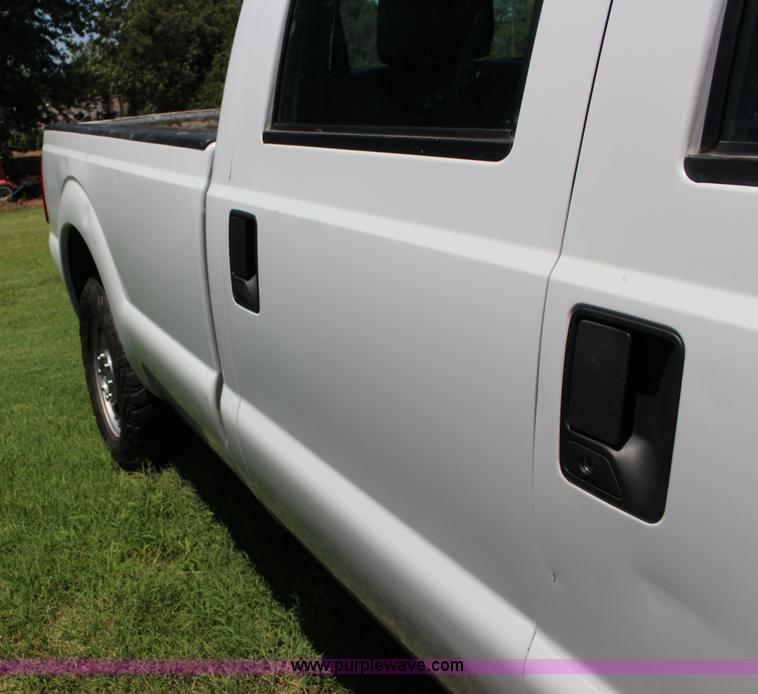 image for item F7992 2011 Ford F250 Super Duty Crew Cab pickup truck