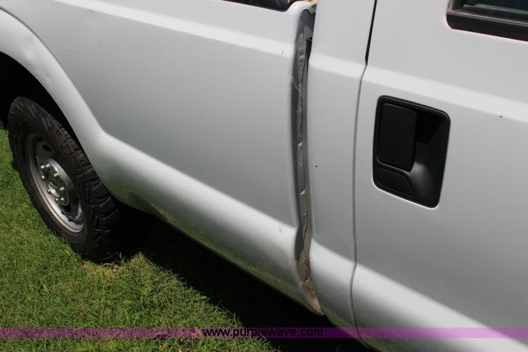 image for item F7992 2011 Ford F250 Super Duty Crew Cab pickup truck