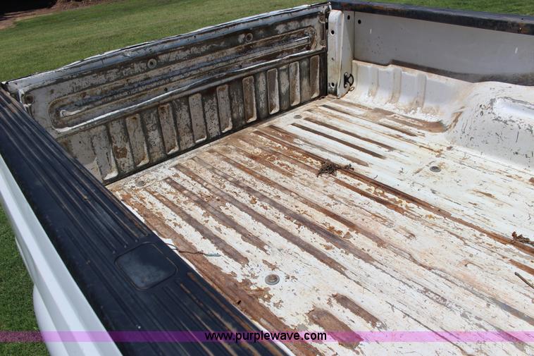 image for item F7992 2011 Ford F250 Super Duty Crew Cab pickup truck