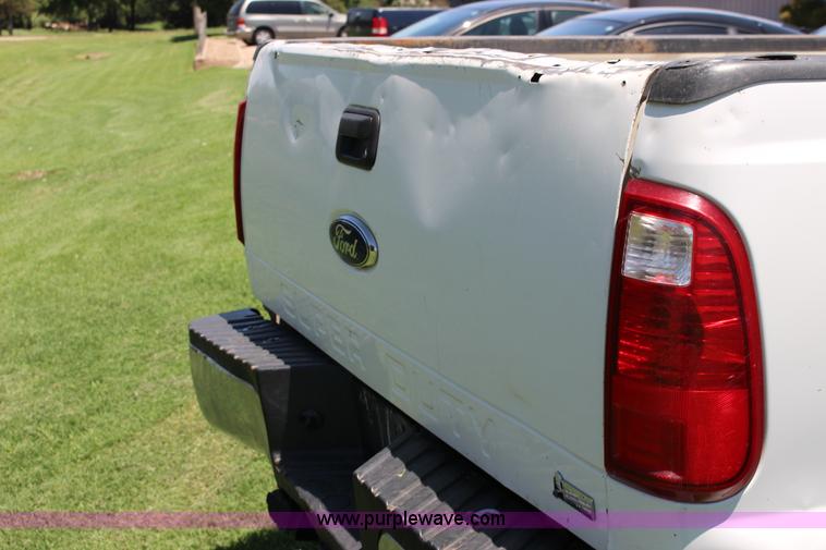 image for item F7992 2011 Ford F250 Super Duty Crew Cab pickup truck