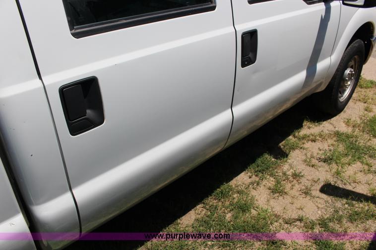 image for item F7992 2011 Ford F250 Super Duty Crew Cab pickup truck