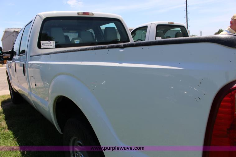 image for item F7992 2011 Ford F250 Super Duty Crew Cab pickup truck