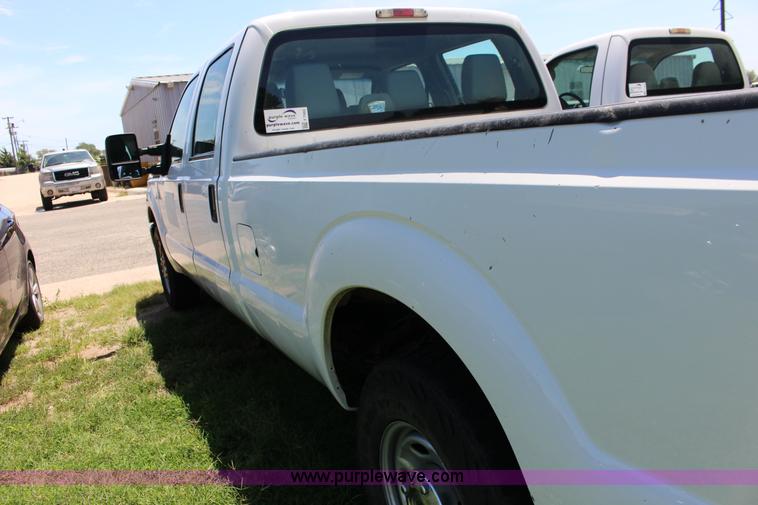 image for item F7992 2011 Ford F250 Super Duty Crew Cab pickup truck