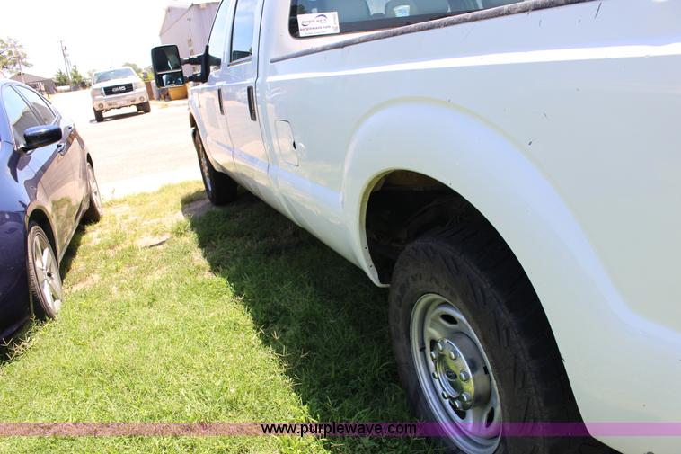 image for item F7992 2011 Ford F250 Super Duty Crew Cab pickup truck