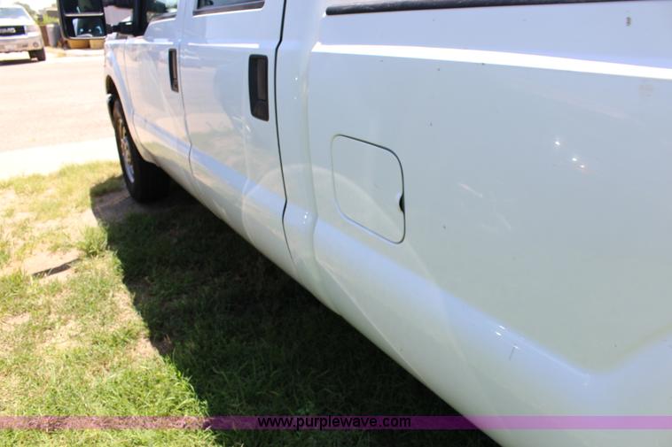 image for item F7992 2011 Ford F250 Super Duty Crew Cab pickup truck