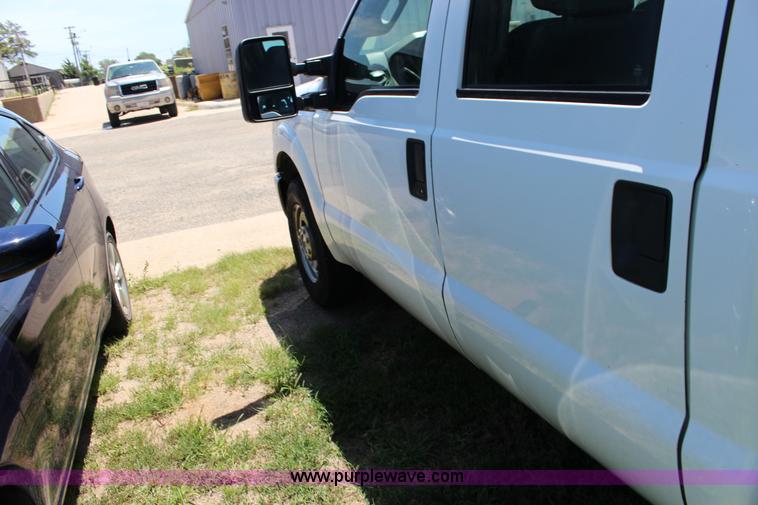 image for item F7992 2011 Ford F250 Super Duty Crew Cab pickup truck