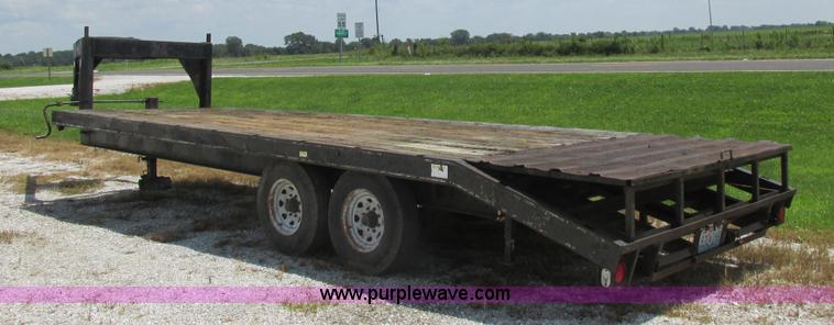 image for item H3251 1989 Hillsboro gooseneck trailer