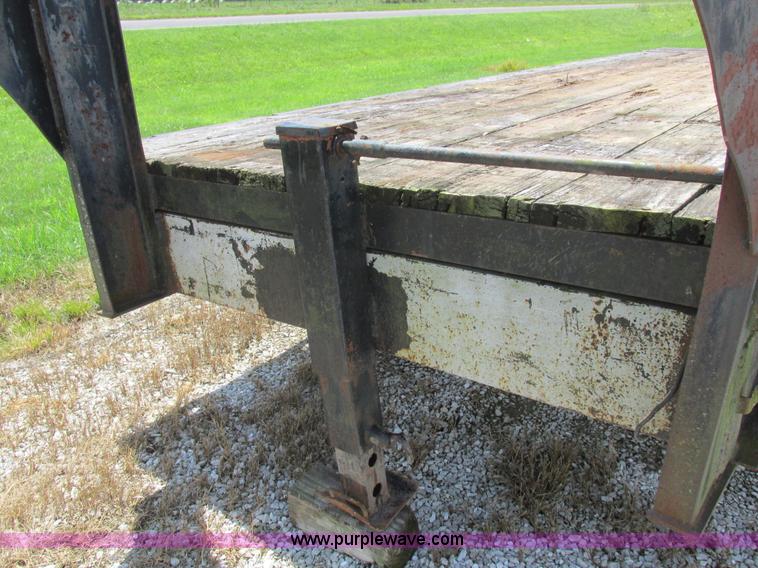 image for item H3251 1989 Hillsboro gooseneck trailer