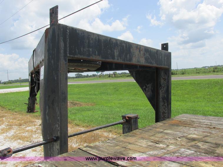 image for item H3251 1989 Hillsboro gooseneck trailer