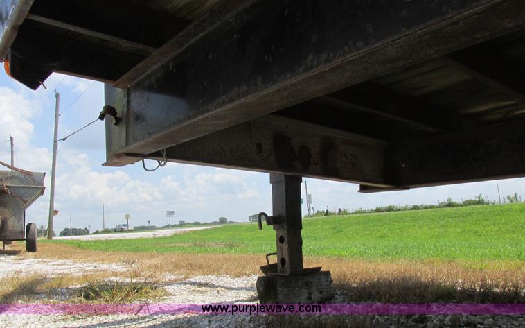 image for item H3251 1989 Hillsboro gooseneck trailer