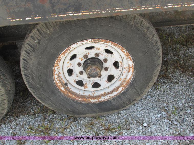 image for item H3251 1989 Hillsboro gooseneck trailer