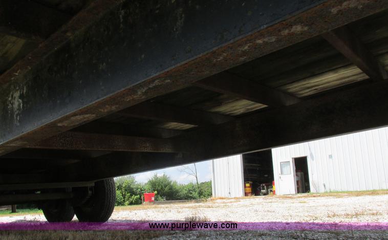 image for item H3251 1989 Hillsboro gooseneck trailer