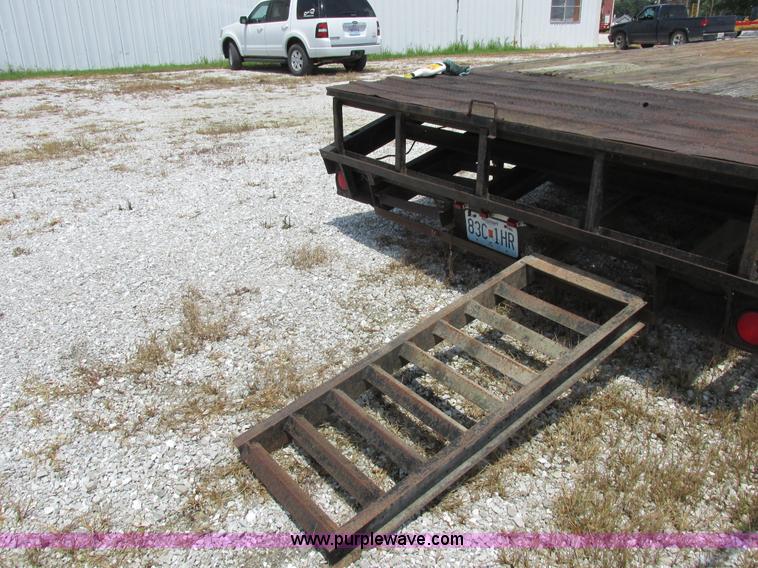 image for item H3251 1989 Hillsboro gooseneck trailer