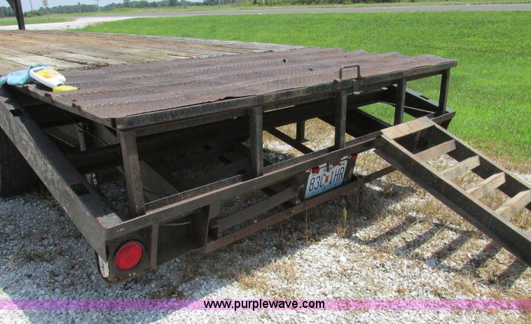 image for item H3251 1989 Hillsboro gooseneck trailer