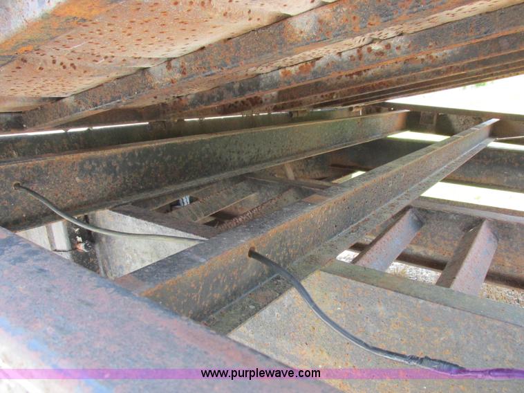 image for item H3251 1989 Hillsboro gooseneck trailer