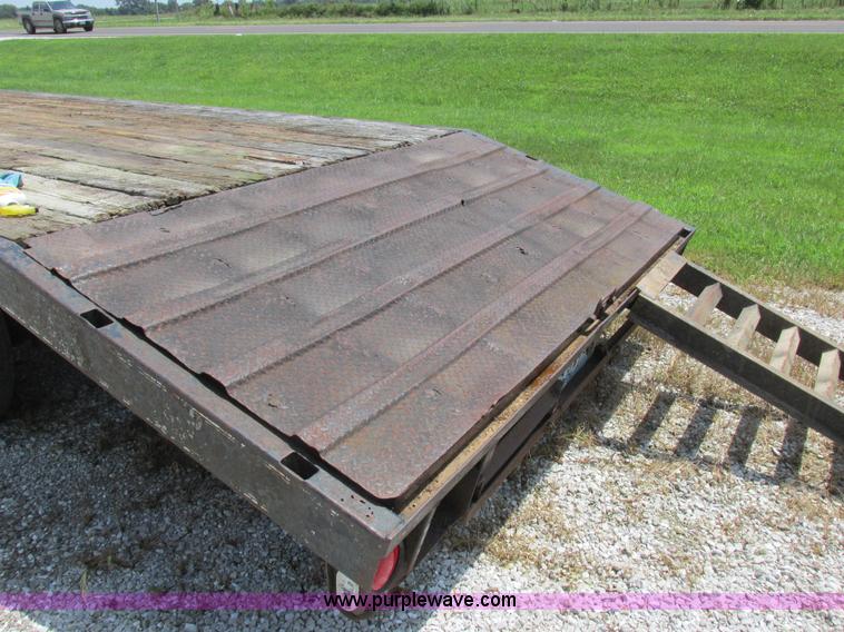 image for item H3251 1989 Hillsboro gooseneck trailer