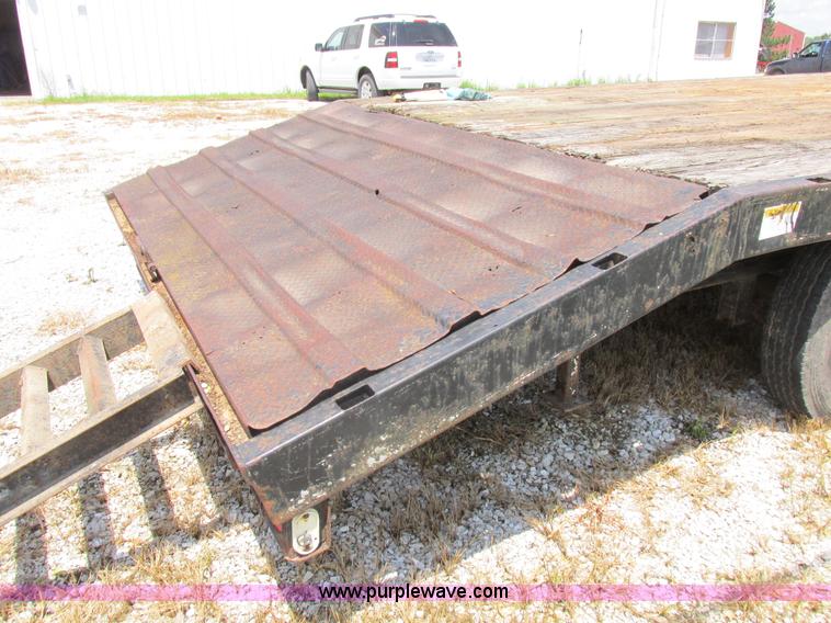 image for item H3251 1989 Hillsboro gooseneck trailer