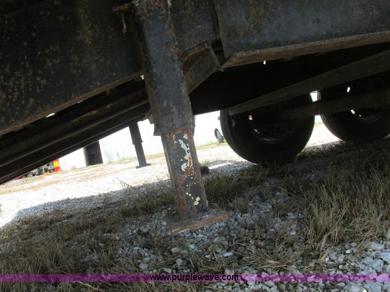 image for item H3251 1989 Hillsboro gooseneck trailer