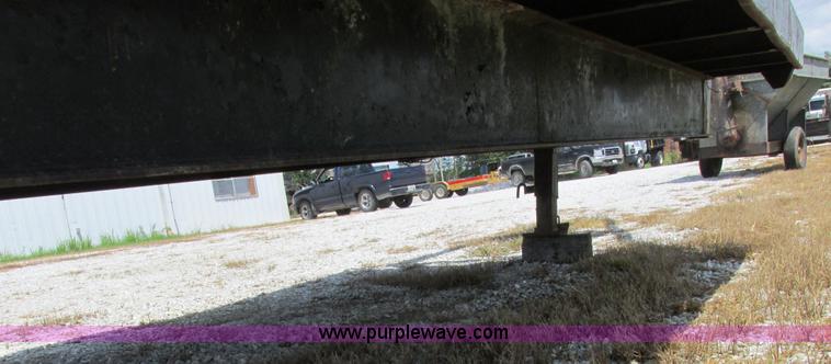 image for item H3251 1989 Hillsboro gooseneck trailer