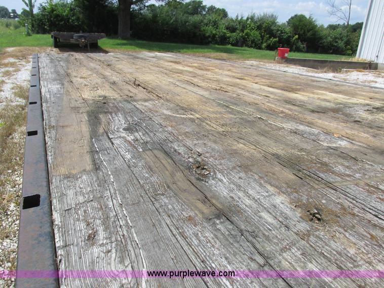 image for item H3251 1989 Hillsboro gooseneck trailer