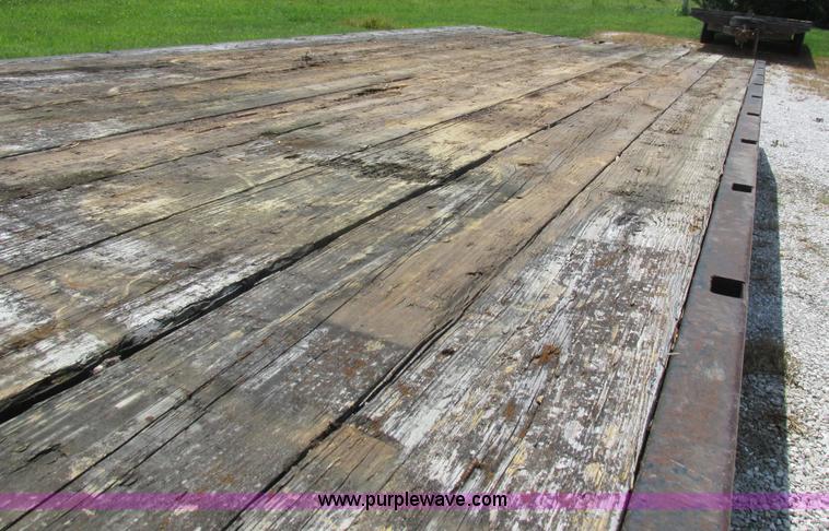 image for item H3251 1989 Hillsboro gooseneck trailer